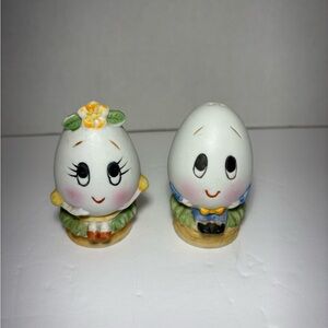 Anthropomorphic Egg Salt & Pepper Shakers Mr & Mrs Humpty Dumpty Approx 3”H